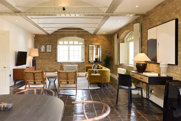 East Smithfield, Saint Katherine Docks, London, E1W flat to rent - Photo 1