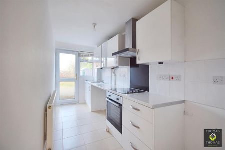 3 bedroom semi-detached house to rent - Photo 4