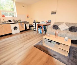 2 bedroom Flat in 14 Ragland Road, Leeds - Photo 4