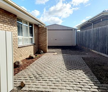 33 Vista Drive, Melton, VIC 3337 - Photo 4