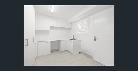 PERFECTLY LOCATED & BEAUTIFULLY RENOVATED! - Photo 4