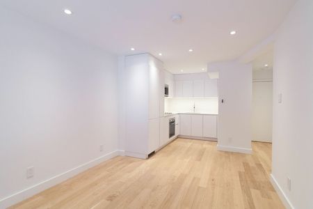 4580 Chemin Queen Mary, Montréal, QC - Photo 4