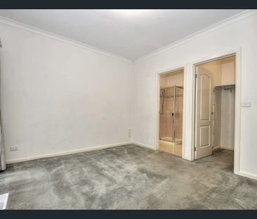 Modern Living in Convenient Glen Waverley Location - Photo 1