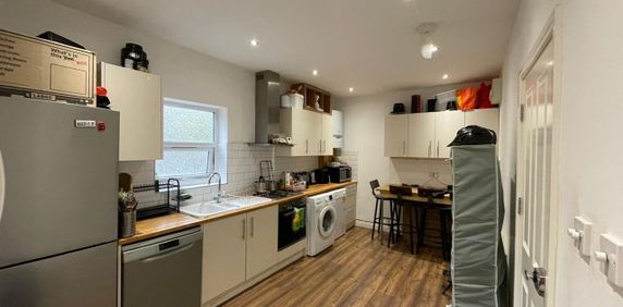 Room in a Shared Flat, Replingham Road, SW18 - Photo 2