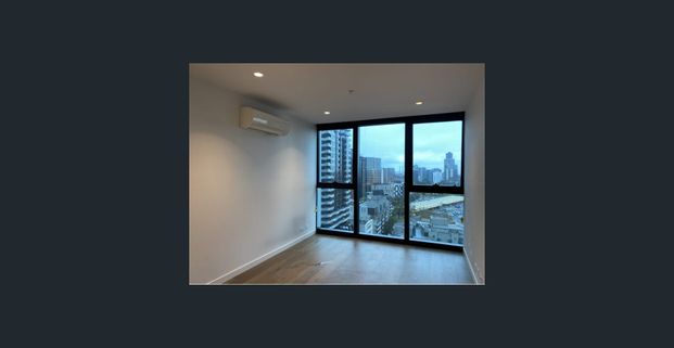 Convenient City Lifestyle 1 Bedroom Apartment in Victoria One !!! - Photo 1