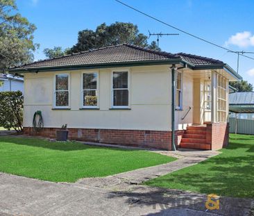 Charming 4-Bedroom Family Home - Prime Location! - Photo 5