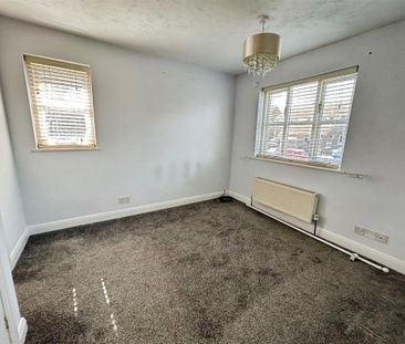 4 bedroom link detached house to rent - Photo 4