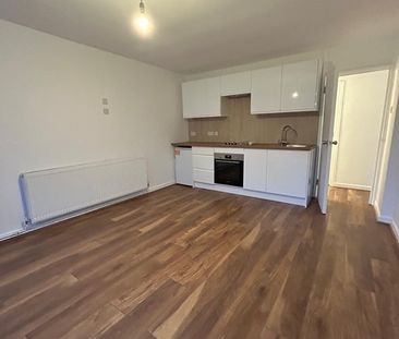 3 Bed Flat, Yates Court, NW2 - Photo 1