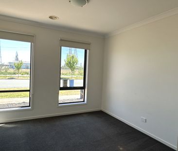 9 Warrumbungle Drive, SHEPPARTON VIC 3630 - Photo 3