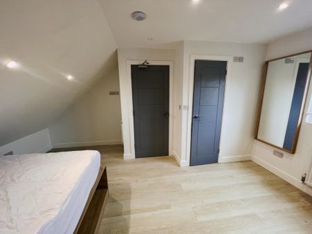room 6 - Photo 2