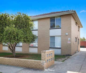 TWO BEDROOM UNIT CLOSE TO THE ACTION! - Photo 4
