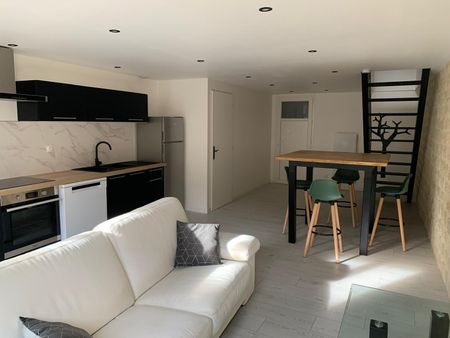 Location Appartement 3 pièces 63m² SAUVETERRE DE GUYENNE 33540 - Photo 2