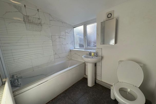 Essex Street - Photo 1