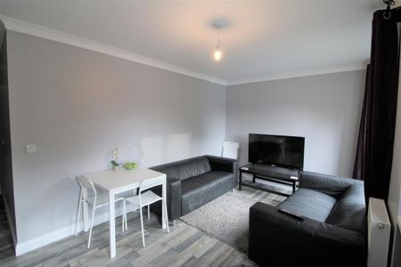 4 bedroom private hall to rent - Photo 2