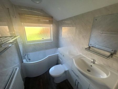 3 bedroom end of terrace house to rent - Photo 5