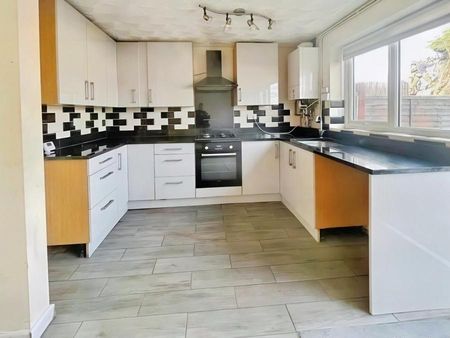 Campbell Close, Rugeley, WS15 - Photo 4