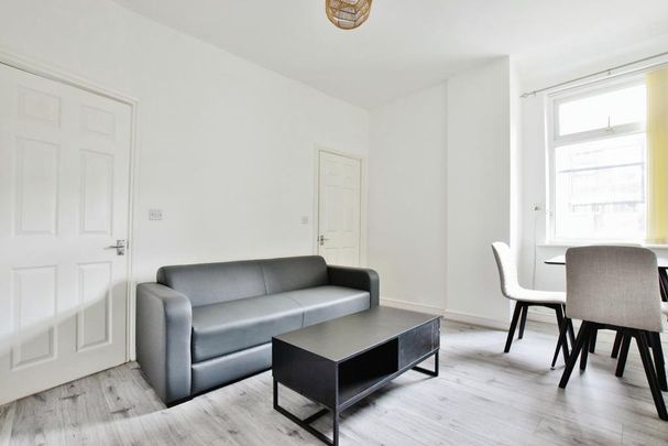 4 bedroom terraced house to rent - Photo 1