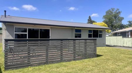 Dream Home in Queenwood! - Photo 5