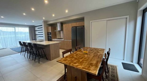 Modern, Light-Filled Family Home in Prime Long Bay Location - Photo 1