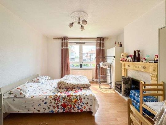 Mollison Way, Edgware, HA8 - Photo 1