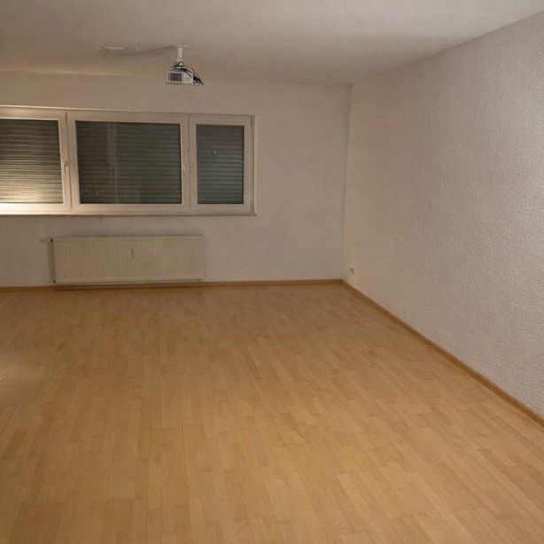 SUPER LAGE! ZENTRAL & RUHIG. Hübsche Wohnung mit Balkon, Einbauküche, PKW-Stellplatz - Photo 1