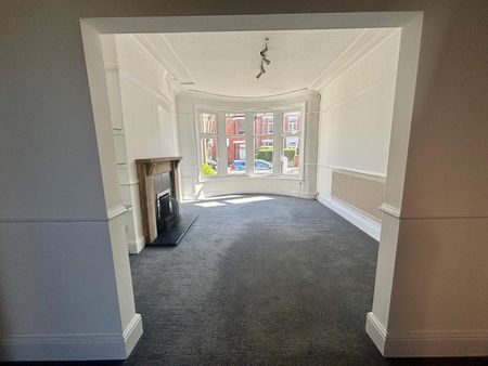 A three bedroom Mid Terraced House - Photo 2