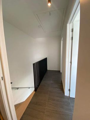 Prachtige bel-etage woning met 1 slaapkamers te Westrozebeke - Photo 1