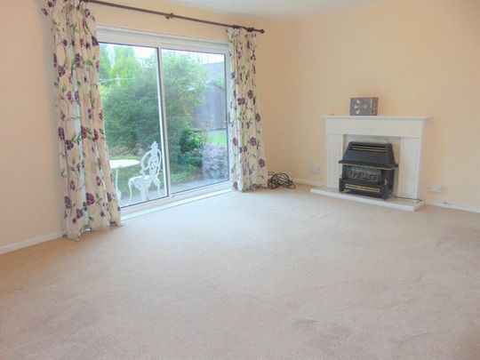 2 bedroom ground floor flat to rent - Photo 1