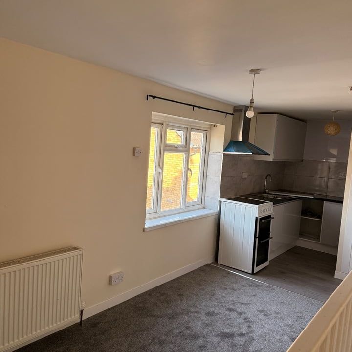 2 Bed Terraced House, Mangrove Road, LU2 - Photo 1