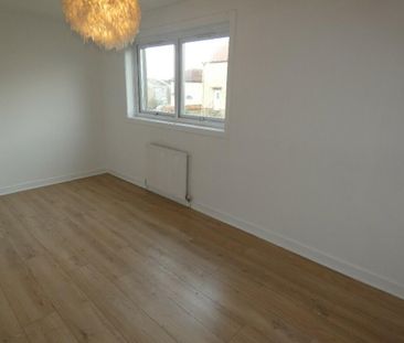 2 bedroom end of terrace house to rent - Photo 4