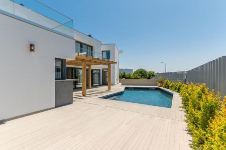 5 Bedroom House with swimming pool, Carnaxide, Oeiras - Photo 4