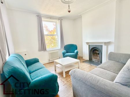 4 Bedroom End Terraced House - Photo 2