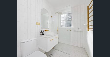 Furnished 2 bedroom Art Deco apartment in Iconic North Bondi location - Photo 4