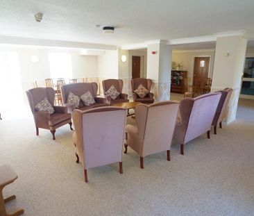 1 bedroom retirement property to rent - Photo 2