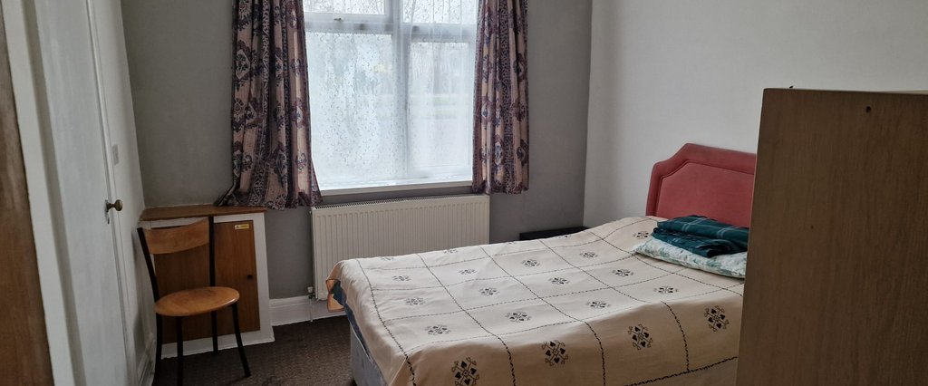 1 bedroom in a house share to rent - Photo 1