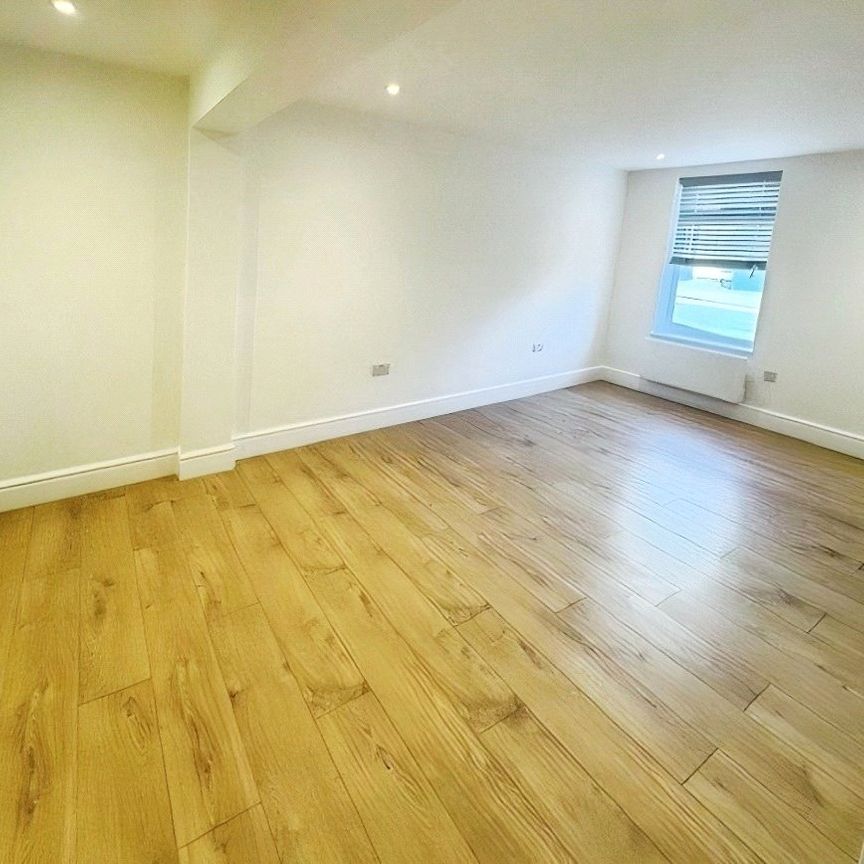 Victoria Street, Englefield Green, Egham, Surrey, TW20 0QY - Photo 1