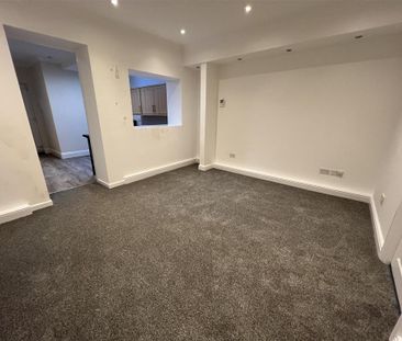 2 bedroom maisonette to rent - Photo 4