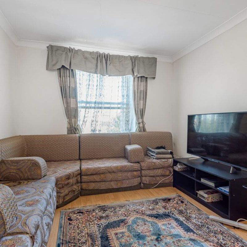 Fulham Road - Photo 1