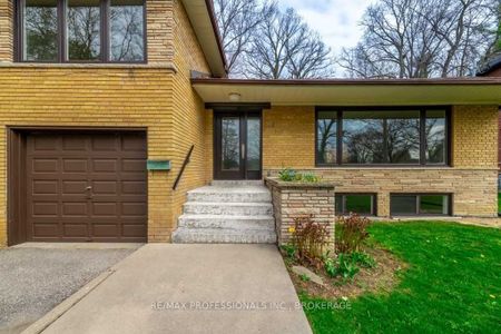 For Lease - 22 Fabian Place, Toronto, Ontario - Photo 4