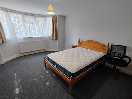 1 bedroom in a house share to rent - Photo 5