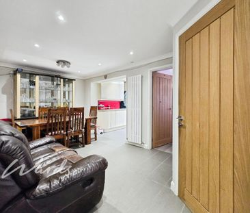 4 bedroom end of terrace house to rent - Photo 2