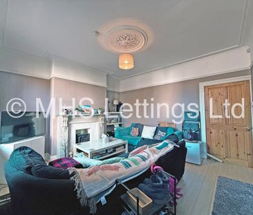 3 Bedroom Mid Terraced House for rent in Cross Chapel Street - Photo 1