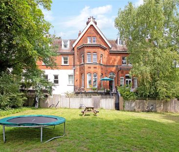 A fantastic 2 bedroom apartment with access to private and communal... - Photo 3