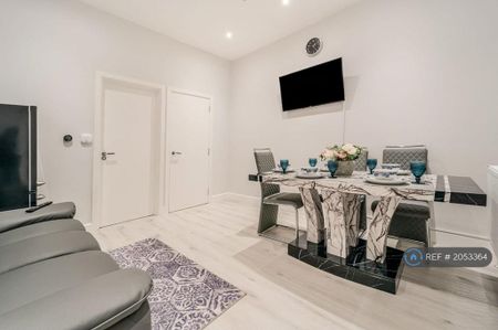 2 bedroom flat to rent - Photo 3