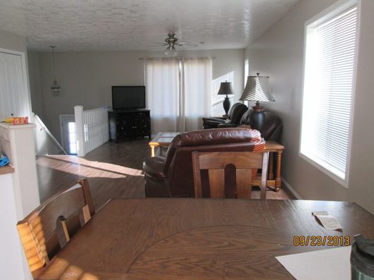 Bubra Duplex Unit 2 Available May 1 2026 - Photo 1