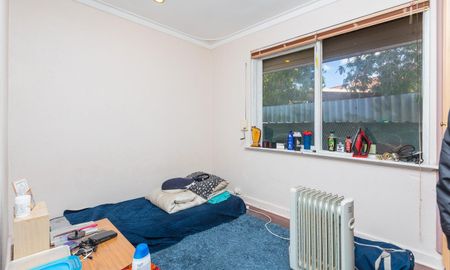 Re-listed - Be Quick! Spacious 3-Bedroom Home in Prime Kelmscott Location! - Photo 2