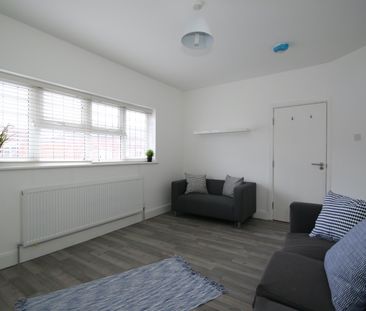 2 Bed Maisonette, Village Way East, HA2 - Photo 2