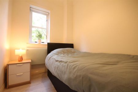 3 bedroom apartment to rent - Photo 4