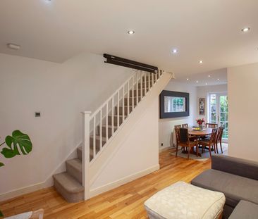 2 Bed Terraced House, Pendragon Walk, NW9 - Photo 2