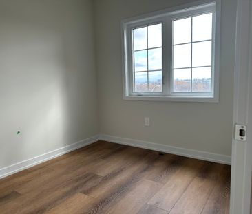 For Lease - 11 Bullata Lane, Richmond Hill, Ontario - Photo 2